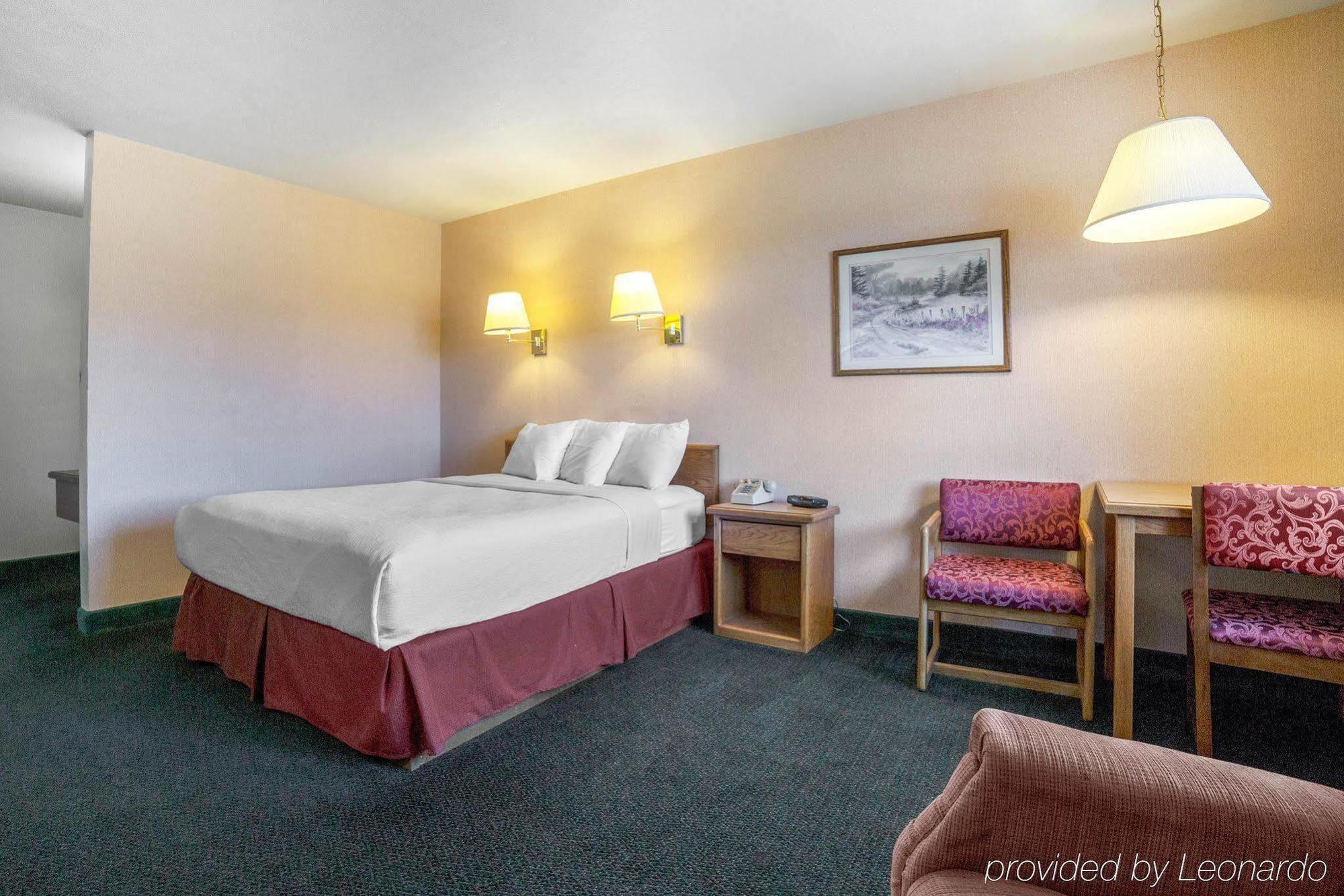 Rodeway Inn Whitehall Exteriör bild